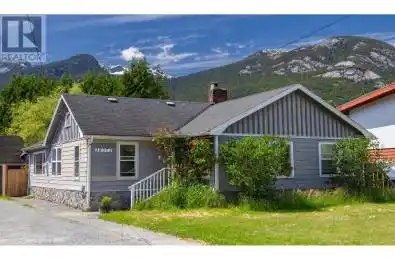 38373 BUCKLEY Avenue Squamish British Columbia V8B0A5