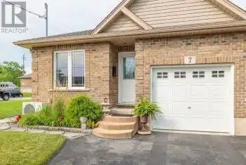 7 DEXTER St, St. Catharines, Ontario L2S 2L5, 2 Bedrooms Bedrooms, 8 Rooms Rooms,2 BathroomsBathrooms,All Houses,Sold,DEXTER,X9412963