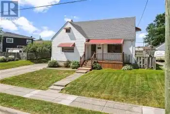 58 ELMWOOD Avenue, Welland (772 - Broadway), Ontario L3C2E1, 3 Bedrooms Bedrooms, ,2 BathroomsBathrooms,All Houses,For Sale,ELMWOOD,X9414298