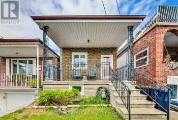 18 Hanson Rd, Toronto, Ontario M6E 1T3, 2 Bedrooms Bedrooms, 4 Rooms Rooms,2 BathroomsBathrooms,All Houses,Sold,Hanson,C9375262