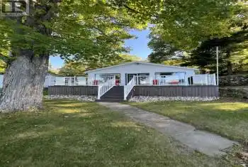 255 Riders Lane, South Frontenac, Ontario K0H 2V0, 3 Bedrooms Bedrooms, 7 Rooms Rooms,1 BathroomBathrooms,All Houses,Sold,Riders,X9384507