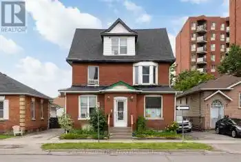 156 Centre St, Oshawa, Ontario L1H 4A4, 5 Bedrooms Bedrooms, 12 Rooms Rooms,3 BathroomsBathrooms,All Houses,Sold,Centre,E9389466