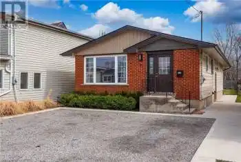 9 CHURCHILL Street, St. Catharines (458 - Western Hill), Ontario L2S2P3, 6 Bedrooms Bedrooms, ,2 BathroomsBathrooms,All Houses,For Sale,CHURCHILL,X9415215