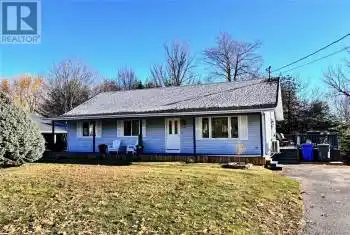 126 Creighton Street, Woodstock, New Brunswick E7M1N3, 4 Bedrooms Bedrooms, ,2 BathroomsBathrooms,All Houses,For Sale,126 Creighton Street,NB108558