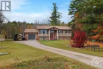 49 MCCALLUM Drive, McNab/Braeside, Ontario K7V3Z4, 5 Bedrooms Bedrooms, ,3 BathroomsBathrooms,All Houses,For Sale,Renfrew,MCCALLUM,X9768636