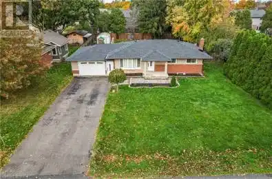 23 PINEWOOD Avenue Grimsby Ontario L3M1W2