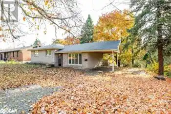 18 KENNEDY Drive, Fenelon Falls, Ontario K0M1N0, 6 Bedrooms Bedrooms, ,4 BathroomsBathrooms,All Houses,For Sale,KENNEDY,40676835