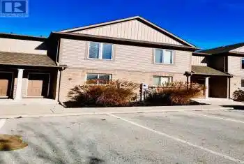 6118 Kelsey Crescent Unit# 37, Niagara Falls (219 - Forestview), Ontario L2H0M6, 2 Bedrooms Bedrooms, ,2 BathroomsBathrooms,All Houses,For Rent,Kelsey,X10410066