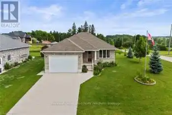 39 MINTO Street, Minto (Clifford), Ontario N0G1M0, 3 Bedrooms Bedrooms, ,2 BathroomsBathrooms,All Houses,For Sale,MINTO,X11823070