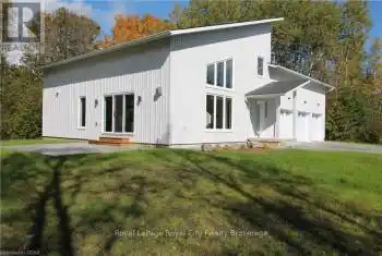 179048 GREY ROAD 17 Road, Georgian Bluffs, Ontario N0H2K0, 4 Bedrooms Bedrooms, ,2 BathroomsBathrooms,All Houses,For Sale,GREY ROAD 17,X10875882