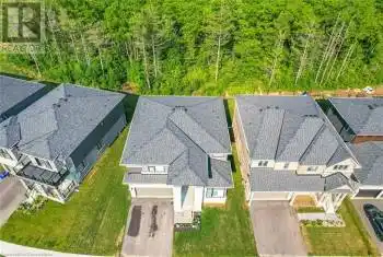 127 COURT Drive, Paris, Ontario N3L0L6, 4 Bedrooms Bedrooms, ,3 BathroomsBathrooms,All Houses,For Sale,COURT,40683355