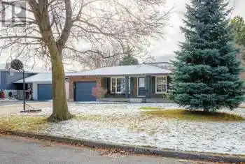 22 Royal Henley Boulevard, St. Catharines (439 - Martindale Pond), Ontario L2N4R8, 3 Bedrooms Bedrooms, ,2 BathroomsBathrooms,All Houses,For Sale,Royal Henley,X11887666