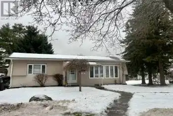 71 Main St, Innisfil, Ontario L9R 1S8, 2 Bedrooms Bedrooms, 5 Rooms Rooms,1 BathroomBathrooms,All Houses,Sold,Main,N11888692