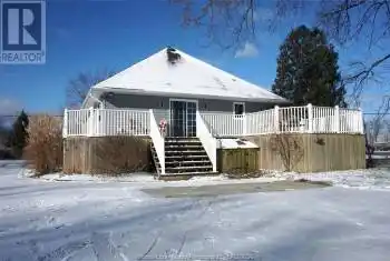 2125 FRONT RD N., Amherstburg, Ontario N9V3R3, 5 Bedrooms Bedrooms, ,3 BathroomsBathrooms,All Houses,For Sale,FRONT RD N.,24029269