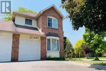 1207 Potters Wheel Crescent, Oakville (Glen Abbey), Ontario L6M1J3, 3 Bedrooms Bedrooms, ,3 BathroomsBathrooms,All Houses,For Rent,Potters Wheel,W11896547