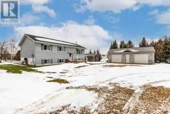 307403 CENTRE LINE A, Grey Highlands, Ontario N0C1L0, 3 Bedrooms Bedrooms, ,2 BathroomsBathrooms,All Houses,For Sale,CENTRE LINE A,X11898080