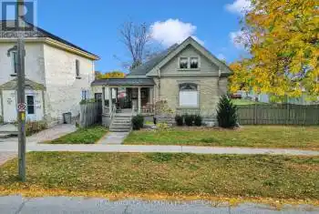 106 Front Street, Strathroy-Caradoc (NW), Ontario N7G1X8, 2 Bedrooms Bedrooms, ,1 BathroomBathrooms,All Houses,For Sale,Front,X11908301