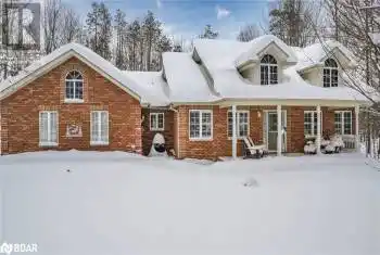 2 PINEVIEW Drive, Oro-Medonte, Ontario L0L2L0, 3 Bedrooms Bedrooms, ,4 BathroomsBathrooms,All Houses,For Sale,PINEVIEW,40688509