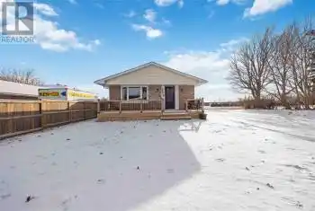 576 FRONT Street, Plympton-Wyoming, Ontario N0N1T0, 4 Bedrooms Bedrooms, ,2 BathroomsBathrooms,All Houses,For Sale,FRONT,25000554