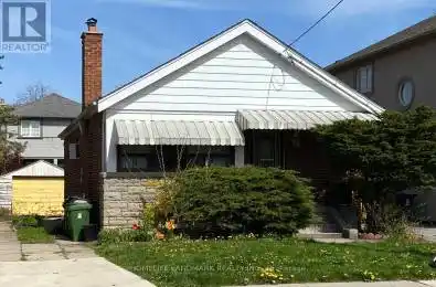 11 Hutton Avenue Toronto (East York) Ontario M4C3L2