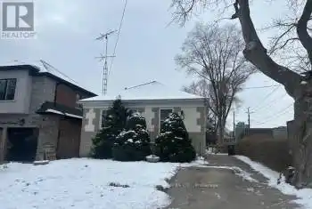 6 Hiawatha Parkway, Mississauga (Port Credit), Ontario L5G3R7, 3 Bedrooms Bedrooms, ,2 BathroomsBathrooms,All Houses,For Rent,Hiawatha,W11927054