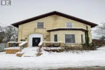 382 Queen Street, St. Marys, Ontario N4X1B2, 3 Bedrooms Bedrooms, ,2 BathroomsBathrooms,All Houses,For Sale,Queen,X11928721