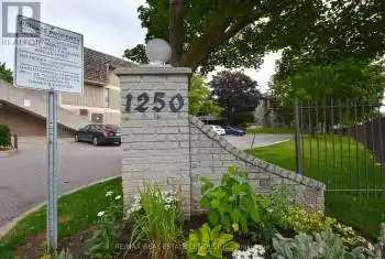 1250 Mississauga Valley Boulevard Unit# 141, Mississauga (Mississauga Valleys), Ontario L5A3R6, 4 Bedrooms Bedrooms, ,2 BathroomsBathrooms,All Houses,For Sale,Mississauga Valley,W11929953