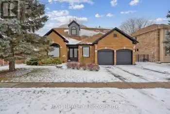 712 Foxcroft Boulevard, Newmarket (Stonehaven-Wyndham), Ontario L3X1N2, 4 Bedrooms Bedrooms, ,3 BathroomsBathrooms,All Houses,For Sale,Foxcroft,N11932349