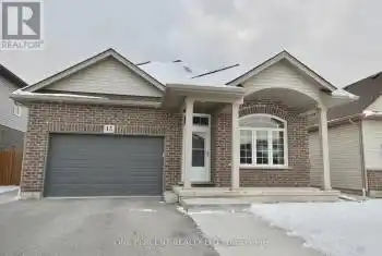 15 Berkshire Drive, St. Catharines (444 - Carlton/Bunting), Ontario L2M0C2, 2 Bedrooms Bedrooms, ,2 BathroomsBathrooms,All Houses,For Sale,Berkshire,X11941281