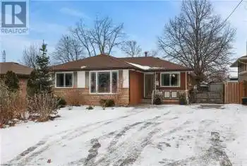 8 LAKEVIEW Avenue, Grimsby, Ontario L3M3M1, 3 Bedrooms Bedrooms, ,2 BathroomsBathrooms,All Houses,For Sale,LAKEVIEW,40693185