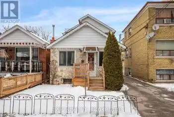 892 Castlefield Avenue, Toronto (Briar Hill-Belgravia), Ontario M6B1C8, 3 Bedrooms Bedrooms, ,2 BathroomsBathrooms,All Houses,For Sale,Castlefield,W11952019