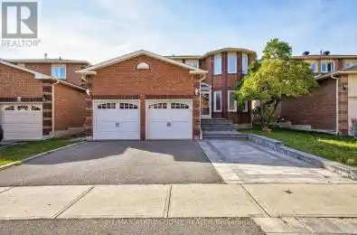 28 Mandel Crescent Richmond Hill (Devonsleigh) Ontario L4C9Z1