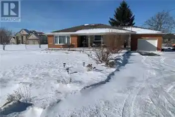 242 MOUNTAIN Road, Grimsby, Ontario L3M4E7, 5 Bedrooms Bedrooms, ,2 BathroomsBathrooms,All Houses,For Sale,MOUNTAIN,40697063