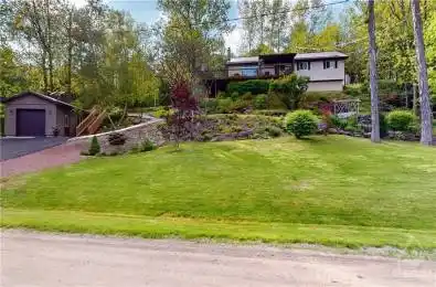 144 OLD RIVER Road Leeds and the Thousand Islands Ontario K0E 1R0