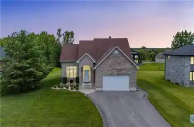 10 STRATFORD Boulevard South Stormont Ontario K0C 1P0