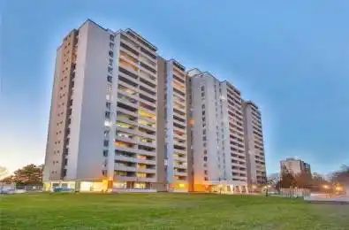 2550 Pharmacy Avenue Unit# 706 Toronto E05 Ontario M1W 1H9