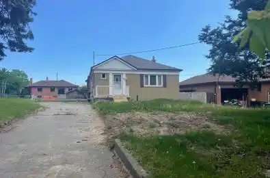 11 Flamingo Crescent Toronto W04 Ontario M6M 4E9