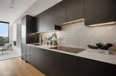 899 College Street Unit# PH 621 Toronto C01 Ontario M6H 3P7