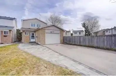 12 Dragoon Crescent Toronto E07 Ontario M1V 1N4