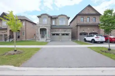 327 Northglen Blvd Boulevard Clarington Ontario L1C 7E2