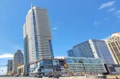 4065 Confederation Parkway Unit# 3703 Mississauga Ontario L5B 0L4