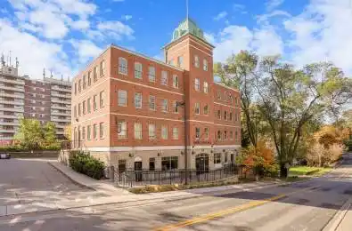 121 Robinson Street Markham Ontario L3P 1P2