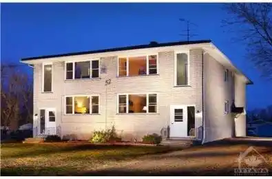 52 HALTON Street Perth Ontario K7H 2C6