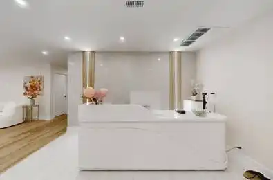 42 Village Centre Mississauga Ontario L4Z 1V9