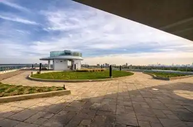 60 Fairfax Crescent Unit# 326 Toronto E04 Ontario M1L 0E1