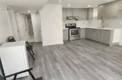 8 Benhurst Crescent Brampton Ontario L7A 5A2