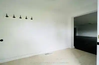 72 Caines Avenue Toronto C07 Ontario M2R 2L3