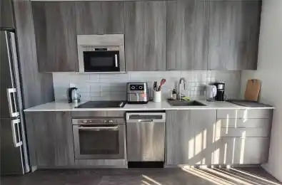 101 Erskine Avenue Unit# 1406 Toronto C10 Ontario M4P 1Y5