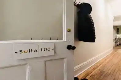 10 Borden Street Unit# Main Toronto C01 Ontario M5S 2M9