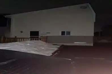 2 Hyde Park Court Brampton Ontario L6S 1Y6